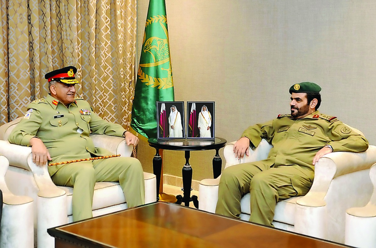 Emiri Guard Commander Major General Hazza bin Khalil Al Shahwani yesterday met with Chief of Army Staff of Pakistan General Qamar Javed Bajwa at Barzan Camp. During the meeting, they discussed issues of common interest between the two countries in the mil