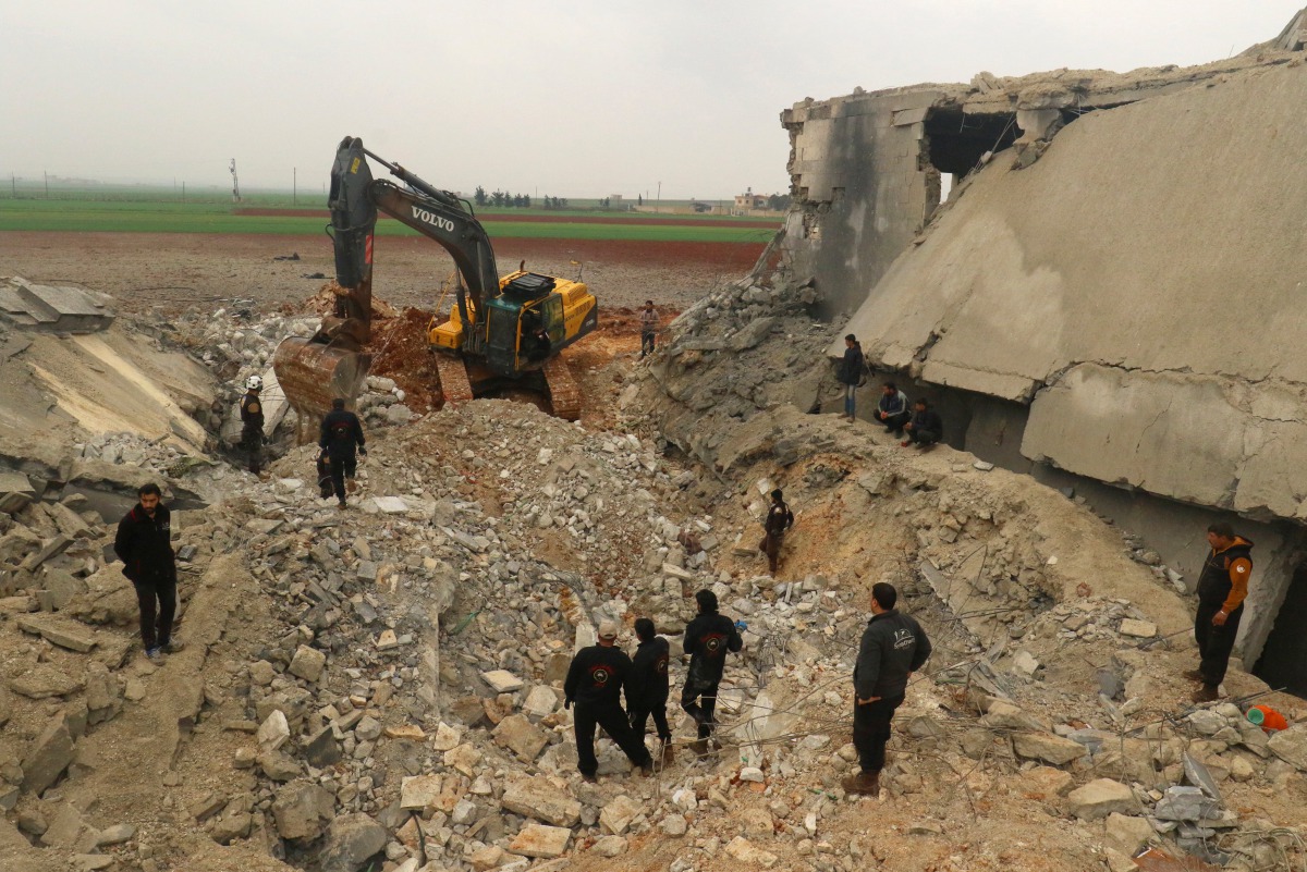 A front loader removes rubble from a damaged mosque after an airstrike on the rebel-held village of al-Jina, Aleppo province in northwest Syria March 17, 2017. (REUTERS/Ammar Abdullah)