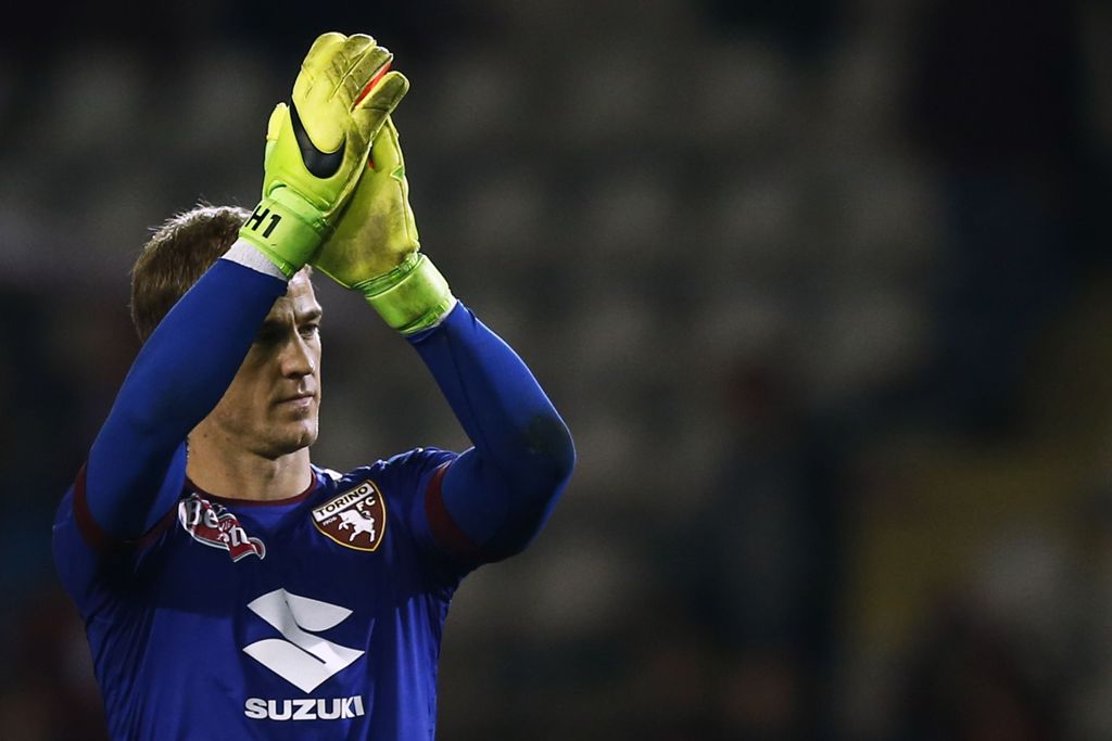 Torino's British midfielder Joe Hart reacts after the Italian Serie A football match Torino versus Inter Milan on March 18, 2017 at the 'Grande Torino Stadium' in Turin. / AFP / Marco BERTORELLO
