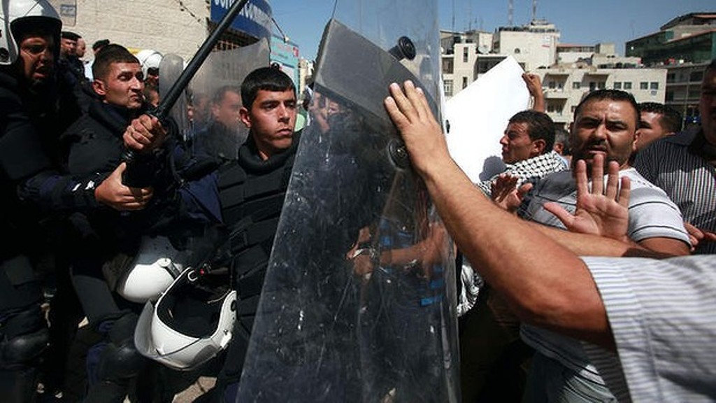 File photo of Palestinian Security Photos acting against demonstrators in Ramallah. / AFP.