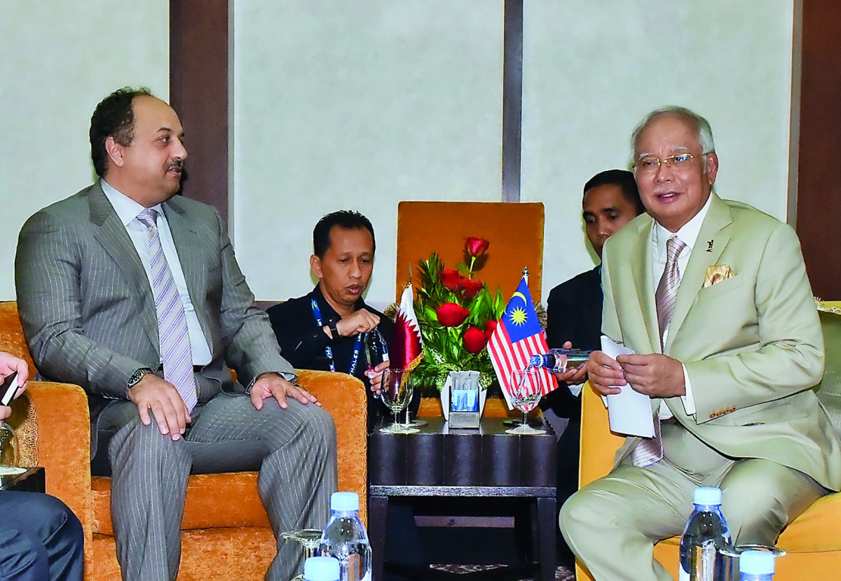 Minister of State for Defence Affairs Dr Khalid bin Mohammed Al Attiyah met with Malaysian Prime Minister Mohammed Najib Abdul Razaq, on the sidelines of the International Maritime and Aerospace Exhibition 2017 (LIMA '17) which started in Langkawi, Malays