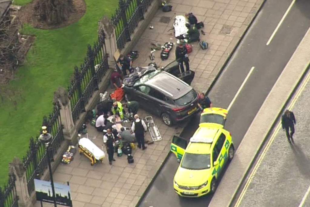 A screengrab taken on March 22, 2017 from footage from an ITN helicopter shows members of the emergency services working at the scene of the terror attack at the Houses of Parliament in central London.  AFP / ITN / HO
