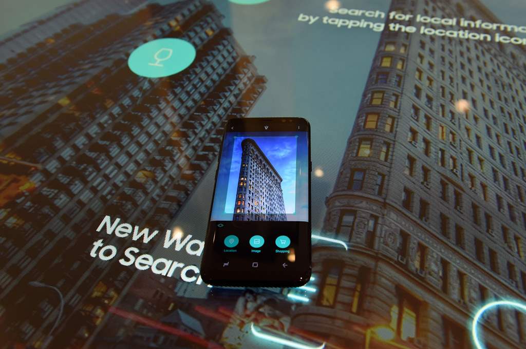 (FILES) This file photo taken on March 29, 2017 shows the new Samsung S8, incorporating its virtual assistant Bixby, on display for the press after a news conference in New York. AFP / Timothy A. CLARY 
