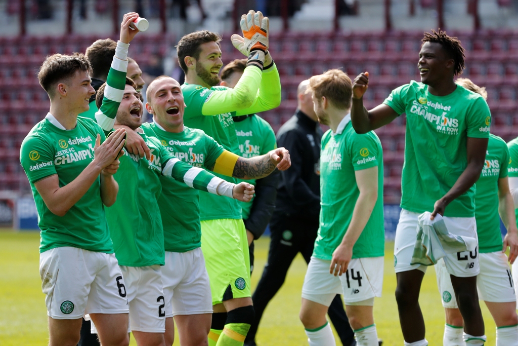 Celtic's Scott Brown and teammates celebrate winning the Scottish Premiership Reuters / Russell Cheyne Livepic
