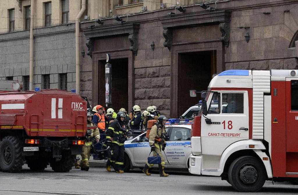 Emergency services personnel walk at the entrance to Technological Institute metro station in Saint Petersburg on April 3, 2017.  AFP / Olga MALTSEVA
