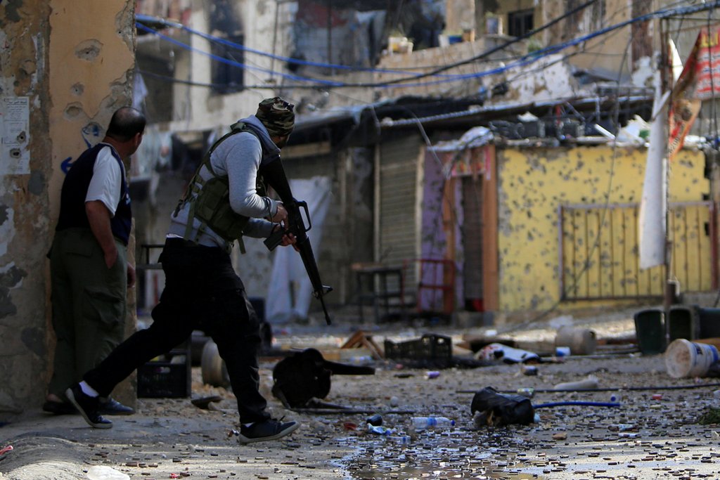 A Palestinian Fatah gunman carries his weapon and he attempts to cross a street at the Ain el-Hilweh refugee camp near Sidon, southern Lebanon April 10, 2017. REUTERS/Ali Hashisho
