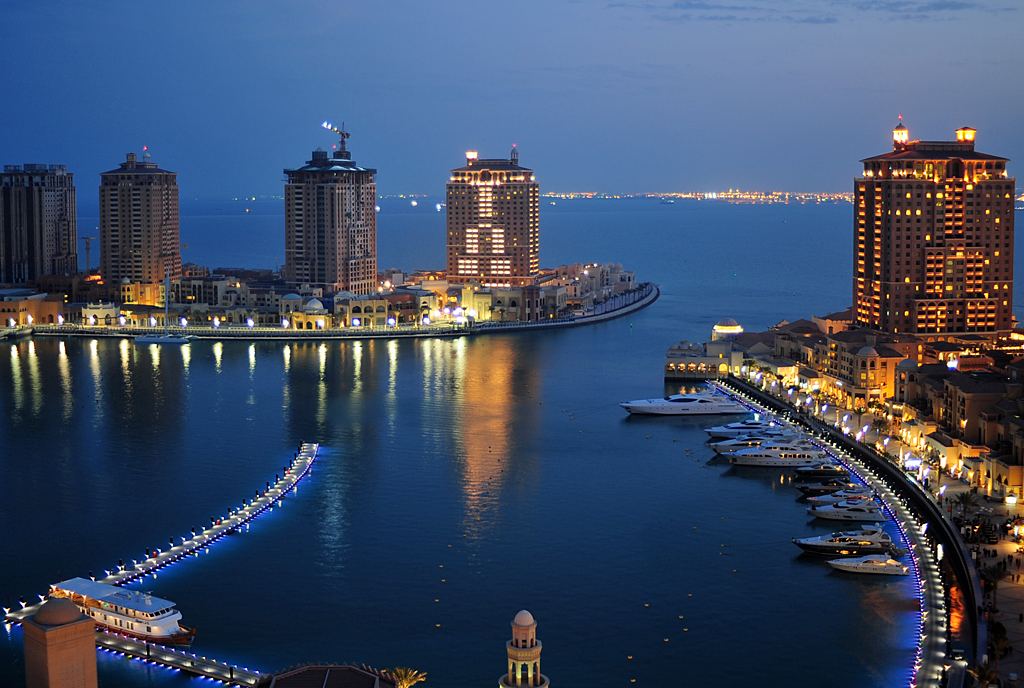 A view of Pearl Qatar at Dusk (Steven Byles from Singapore / Wikimedia Commons / CC BY-SA 2.0) 