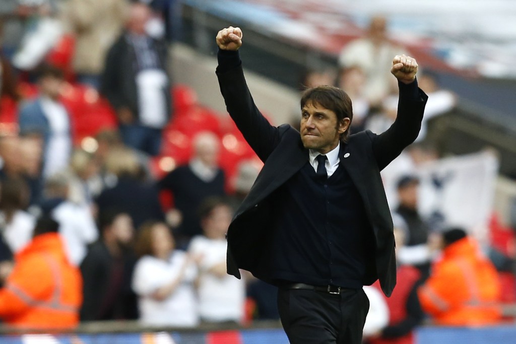 Chelsea's Italian head coach Antonio Conte celebrates after winning the FA Cup semi-final football match between Tottenham Hotspur and Chelsea at Wembley stadium in London on April 22, 2017.  AFP / Ian KINGTON 