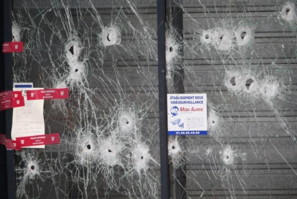 Bullet impacts are seen on the glass store front at the Hyper Cacher kosher supermarket January 12, 2015 near the Porte de Vincennes in Paris, where four hostages were killed. REUTERS/Charles Platiau.