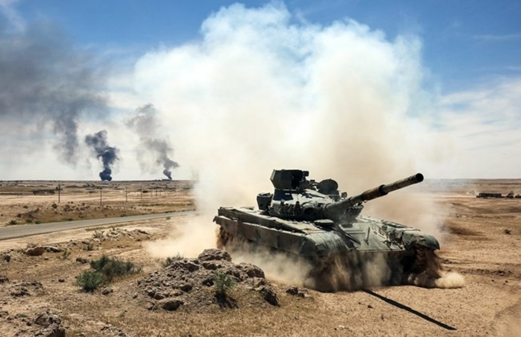 An Iraqi-modified T-72M tank belonging to the pro-government Hashed al-Shaabi (Popular Mobilization) paramilitary forces advances towards the UNESCO-listed ancient city of Hatra, southwest of the northern city of Mosul, during an offensive to retake the a