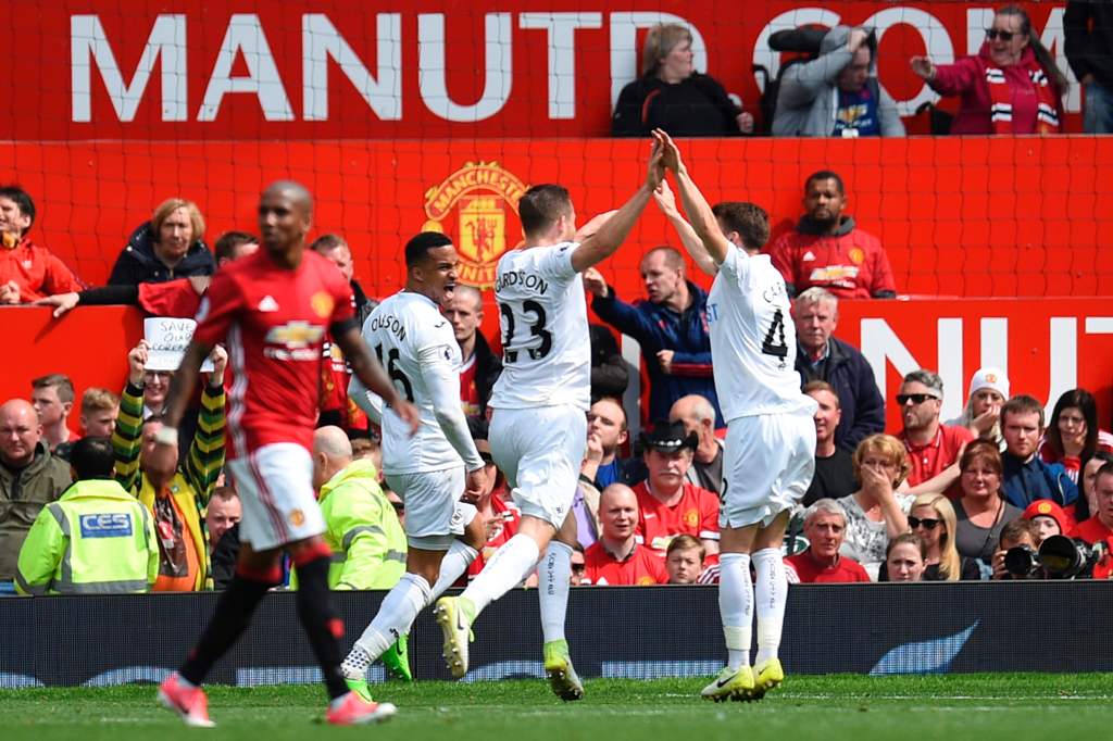 Swansea City's Icelandic midfielder Gylfi Sigurdsson (C) celebrates scoring their first goal to equalise 1-1 during the English Premier League football match between Manchester United and Swansea City at Old Trafford in Manchester, north west England, on 