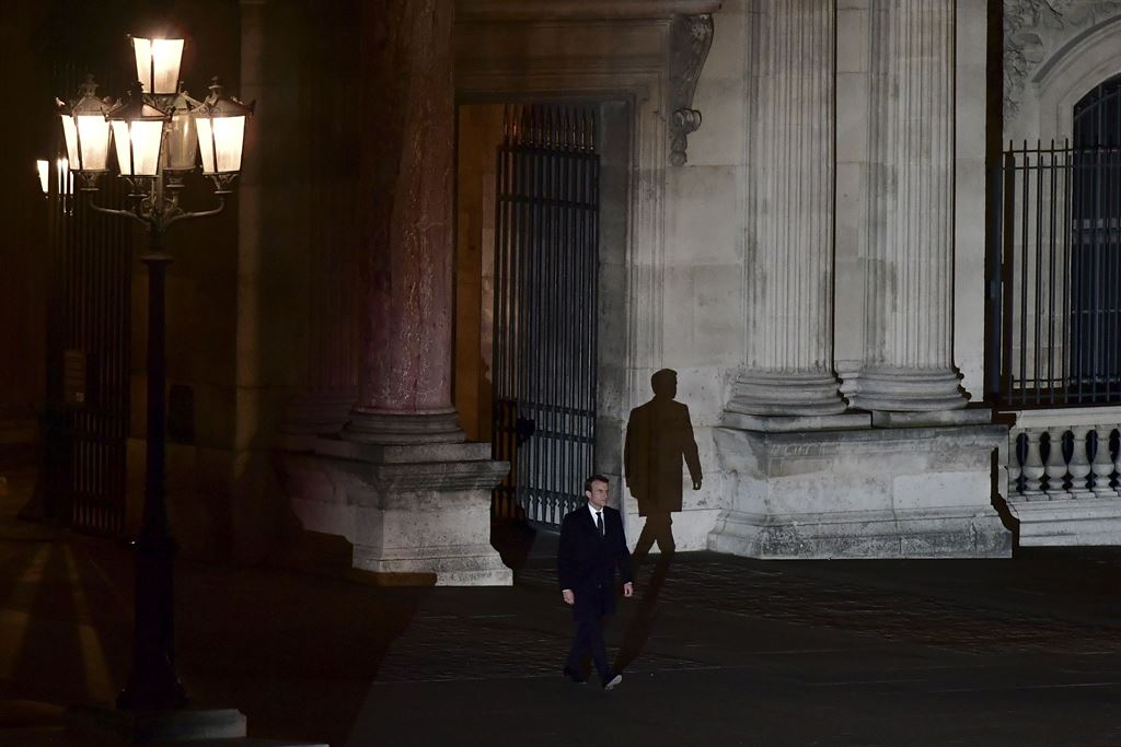 French president-elect Emmanuel Macron arrives to deliver a speech at the Pyramid at the Louvre Museum in Paris on May 7, 2017, after the second round of the French presidential election. AFP / Philippe LOPEZ