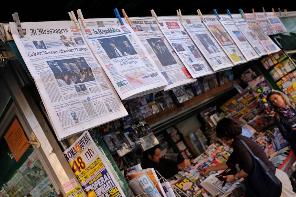 A picture shows front pages of Italian newspapers reporting on results of France's presidential election on May 8, 2017 in Rome. / AFP.
