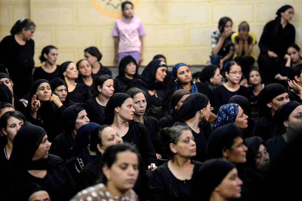 Relatives of killed Coptic Christians grieve as they gather during the funeral at Abu Garnous Cathedral in the north Minya town of Maghagha, on May 26, 2017. AFP / MOHAMED EL-SHAHED