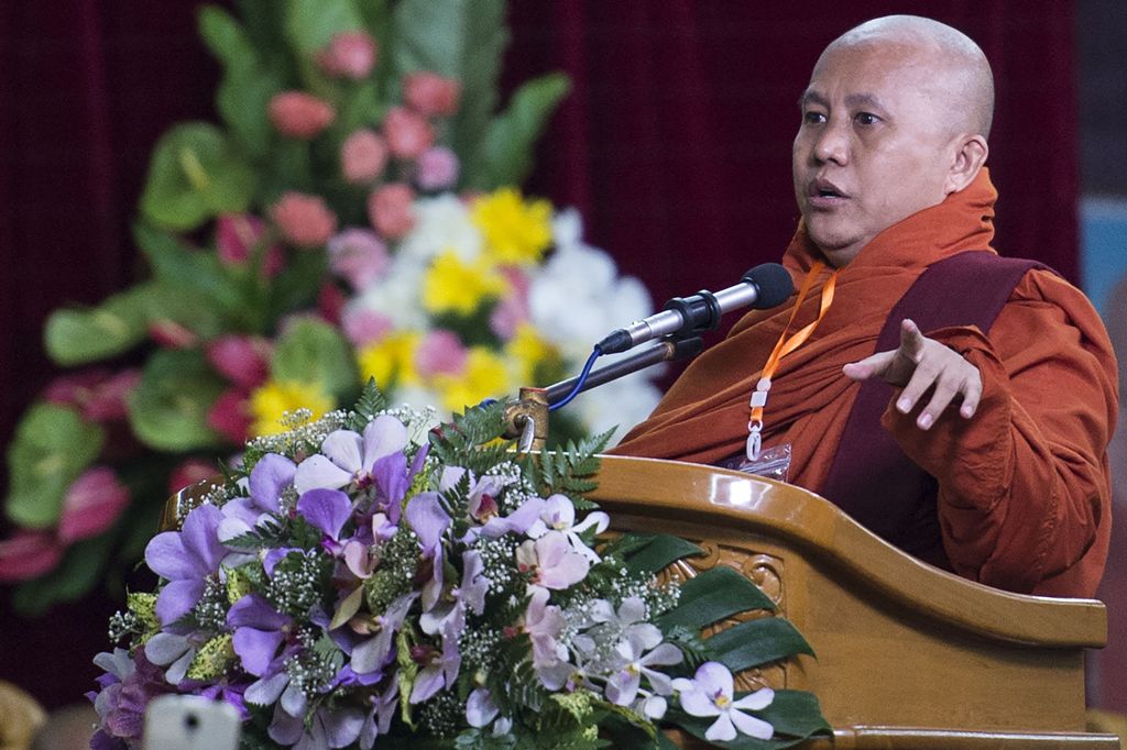 Myanmar hardline Buddist monk Wirathu speaks during a meeting following the decision of the State Sanhga Committee to abolish their group, in Yangon on May 27, 2017. / AFP.