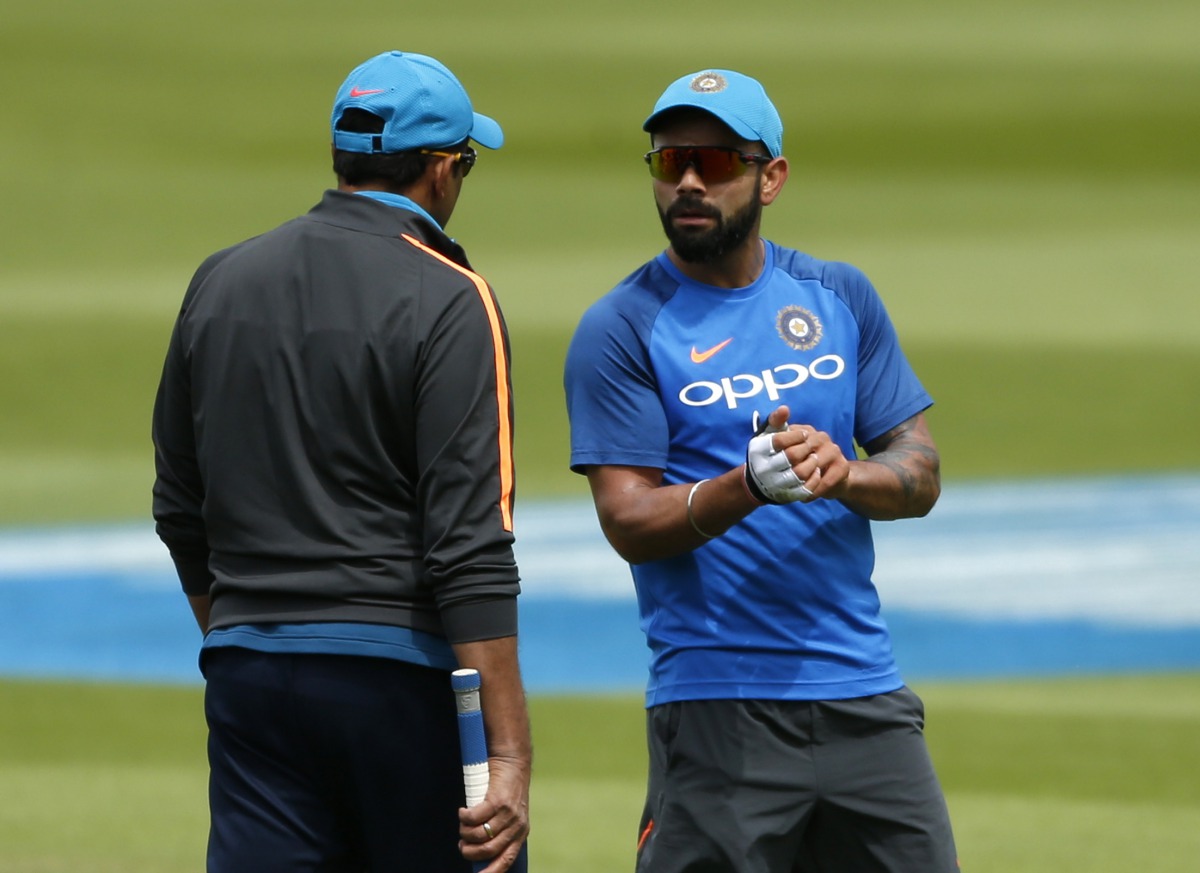 India's Anil Kumble (L) and Virat Kohli during nets. (Reuters / Andrew Boyers)