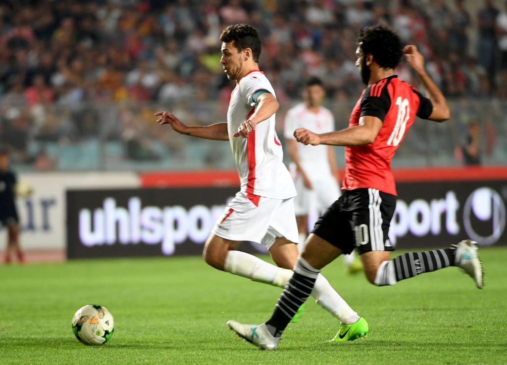 Tunisian forward Youssef Msakni vies for the ball against Egyptian striker Mohamed Ghaly Salah during their African Cup of Nations CAN 2019 preliminary stage qualification football match in Rades on June 11, 2017. / AFP / FETHI BELAID