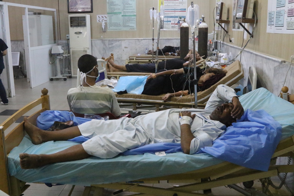 Food poisoned refugees lie on beds at East Erbil Emergency Hospital in Erbil, Iraq on June 13, 2017. / ( ?dris Okuducu - Anadolu Agency ).