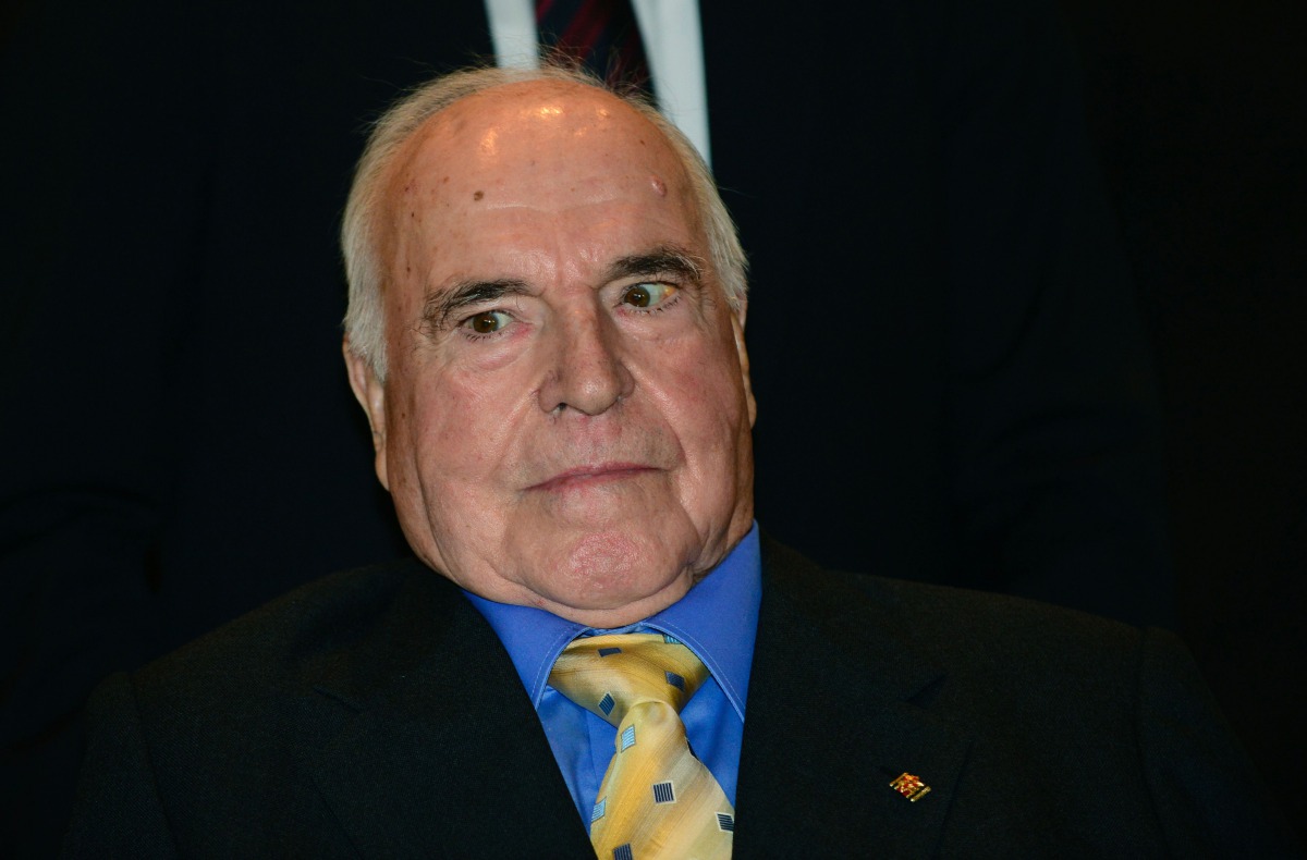 Former German Chancellor Helmut Kohl visiting the conservative CDU/CSU union's parliamentary group at the Bundestag (lower house of parliament) in Berlin on September 25, 2012. AFP / John Macdougall