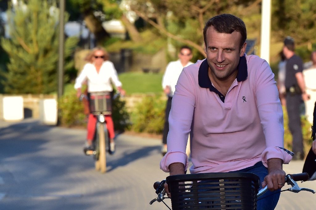 The euro edged up after President Emmanuel Macron's party won a healthy majority in weekend elections, giving him a mandate to enact business-friendly reforms (AFP Photo/CHRISTOPHE ARCHAMBAULT).