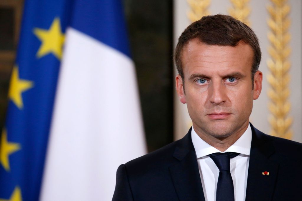 French President Emmanuel Macron looks on during a joint press conference with Jordan's King Abdullah II following a meeting at the Elysee Palace in Paris on June 19, 2017. / AFP / POOL / GONZALO FUENTES.