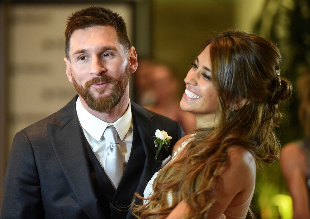 Argentine football star Lionel Messi and bride Antonella Roccuzzo pose for photographers just after their wedding at the City Centre Complex in Rosario, Santa Fe province, Argentina on June 30, 2017. AFP / EITAN ABRAMOVICH