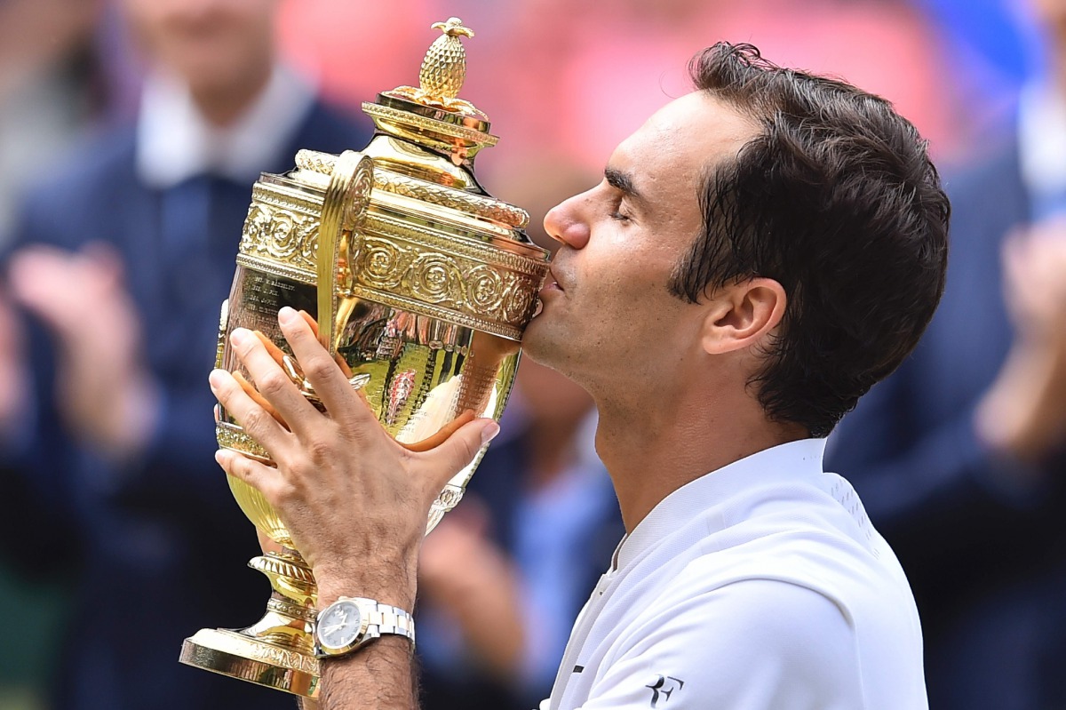  Switzerland's Roger Federer kisses the winner's trophy after beating Croatia's Marin Cilic in their men's singles final match, during the presentation on the last day of the 2017 Wimbledon Championships at The All England Lawn Tennis Club in Wimbledon, s