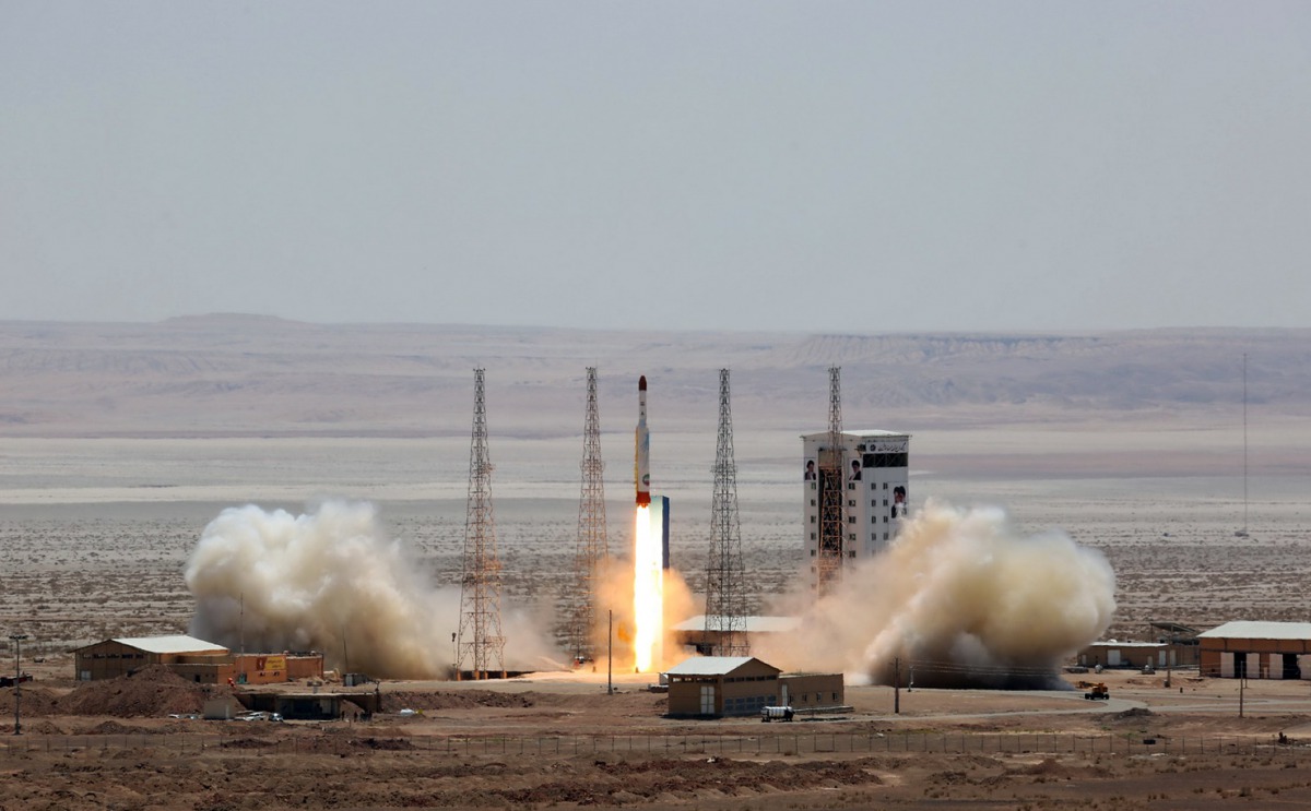 This file photo taken on July 26, 2017 shows a handout picture released by Iran's Defence Ministry shows a Simorgh (Phoenix) satellite rocket at its launch site at an undisclosed location in Iran. (AFP / IRANIAN DEFENCE MINISTRY / HO)