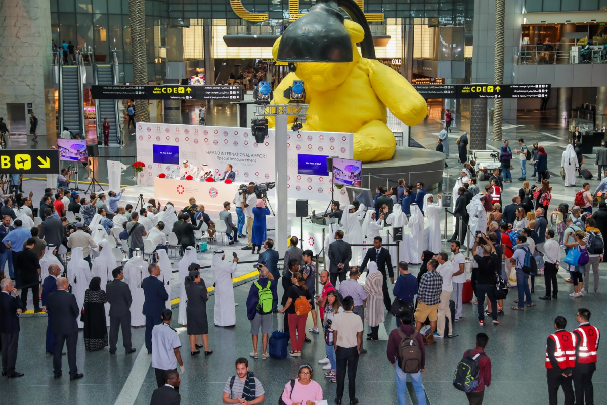 Hamad International Airport and FC Bayern announce the enhancement of their sponsorship in Qatar’s five-star airport, beside the iconic Lamp Bear.