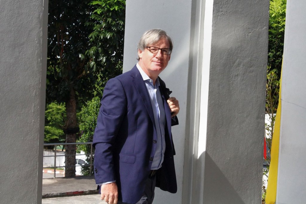 BBC foreign correspondent Jonathan Head arrives at court to fight defamation charges brought against him by a Thai lawyer in Phuket on August 23, 2017. /AFP.