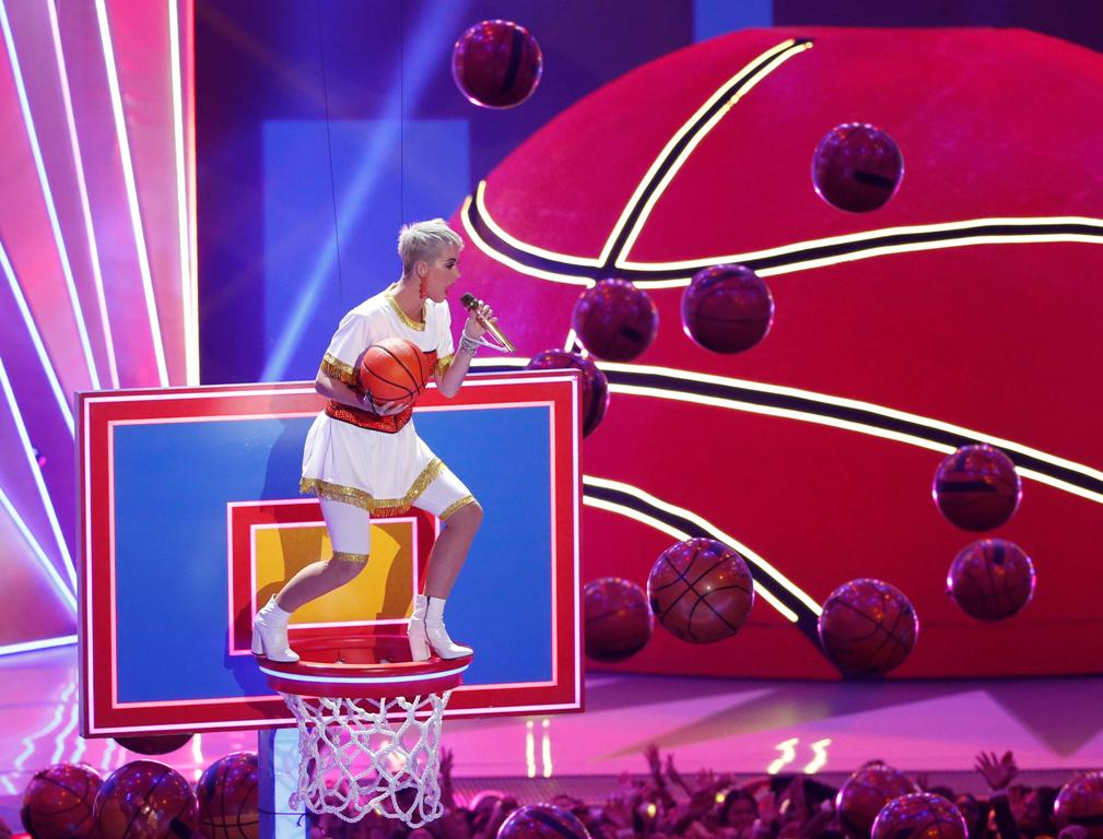 Show host Katy Perry performs. REUTERS/Mario Anzuoni