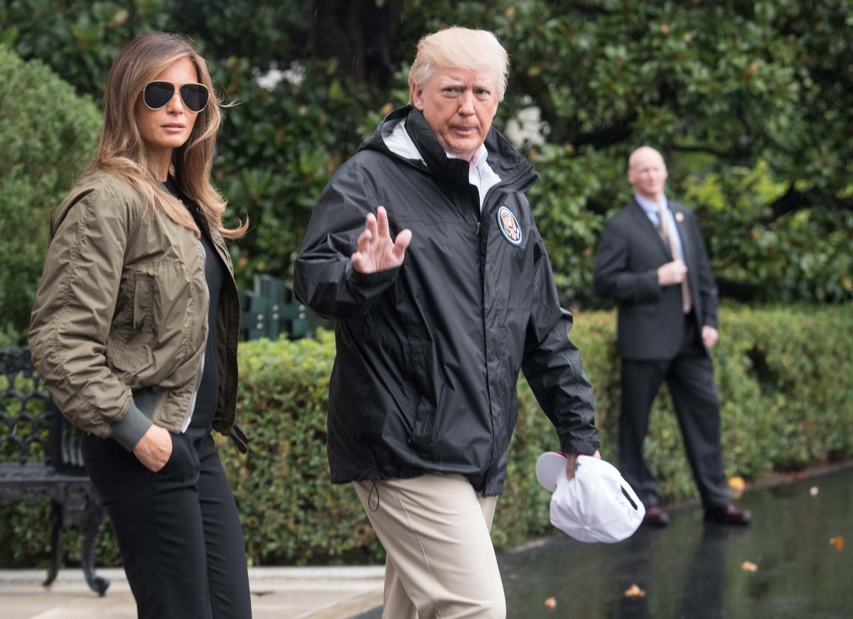 US President Donald Trump and First Lady Melania Trump depart the White House in Washington, DC, on August 29, 2017 for Texas to view the damage caused by Hurricane Harvey. / AFP / Nicholas Kamm