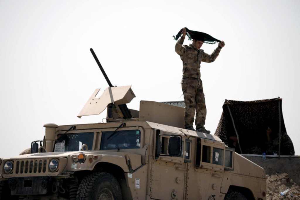 File photo: A fighter of Syrian Democratic Forces (SDF) is seen in the eastern part of Deir al Zor, Syria September 12, 2017.REUTERS/Rodi Said Reuters.