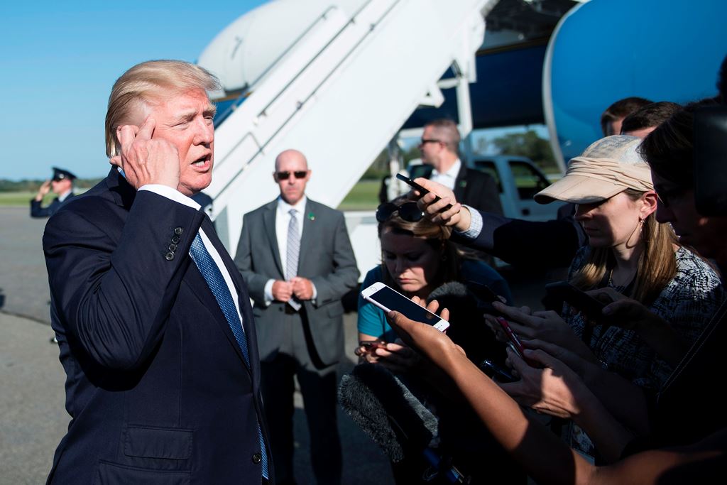 US President Donald Trump speaks with reporters while boarding Air Force One at Morristown Airport September 24, 2017 in Morristown, New Jersey. AFP / Brendan Smialowski