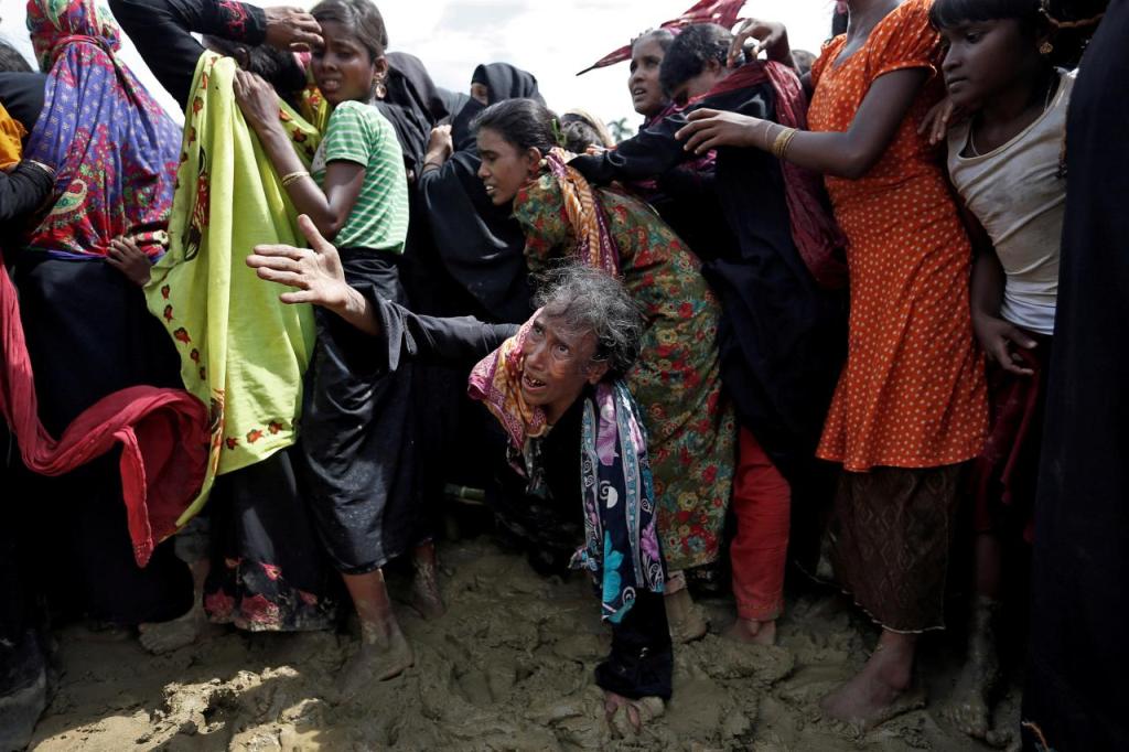 A Rohingya refugee reacts as people scuffle while waiting to receive aid in Cox's Bazar, Bangladesh, September 26, 2017. REUTERS/Cathal McNaughton.