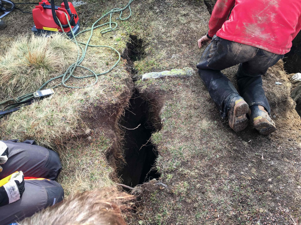 This handout pictured taken by Swiss Police of the Canton of Valais on October 4, 2017 shows the tiny crevasse from where a child fell in a six-metre (20-foot) deep cavity and was rescued after 12 hours of work near Aletsch glacier on October 5, 2017.  AF