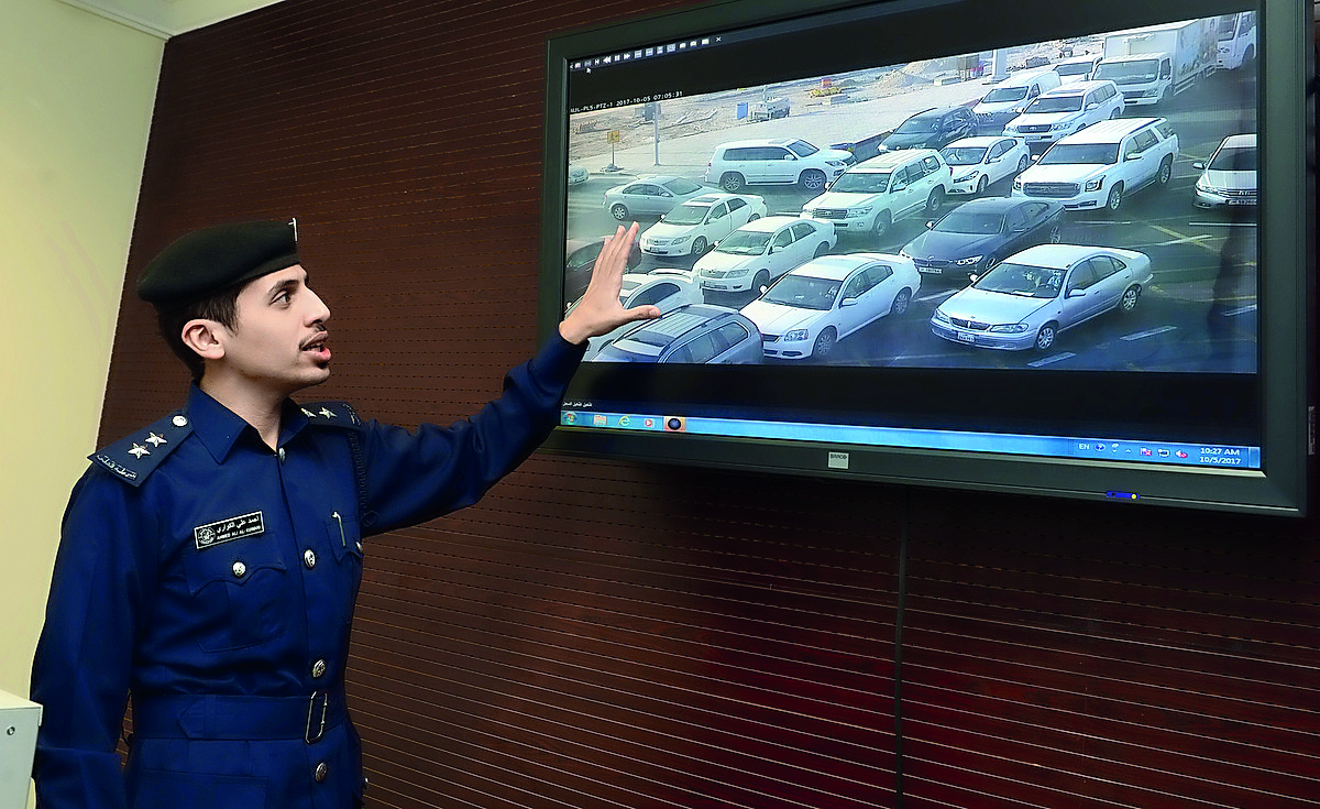 The official explaining the various traffic rules at an event.