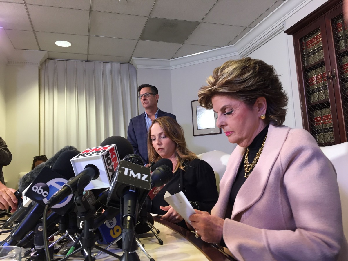 Former actress and screenwriter Louisette Geiss (L) and her lawyer Gloria Allred (R) prepare for a press conference on October 10, 2017, in los Angeles. AFP / Javier Tovar