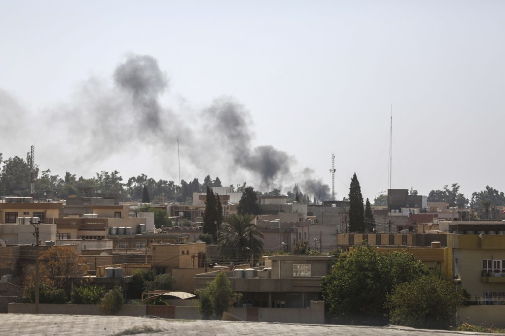 Smoke rises after the clashes near the Kirkuk Airport in Kirkuk, Iraq on October 16, 2017. Yunus Kele? - AA
