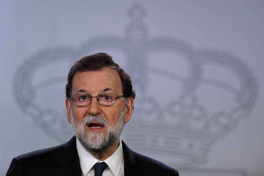 Spanish Prime Minister Mariano Rajoy gives a press conference after a crisis cabinet meeting at the Moncloa Palace on October 21, 2017 in Madrid.  AFP / GABRIEL BOUYS
