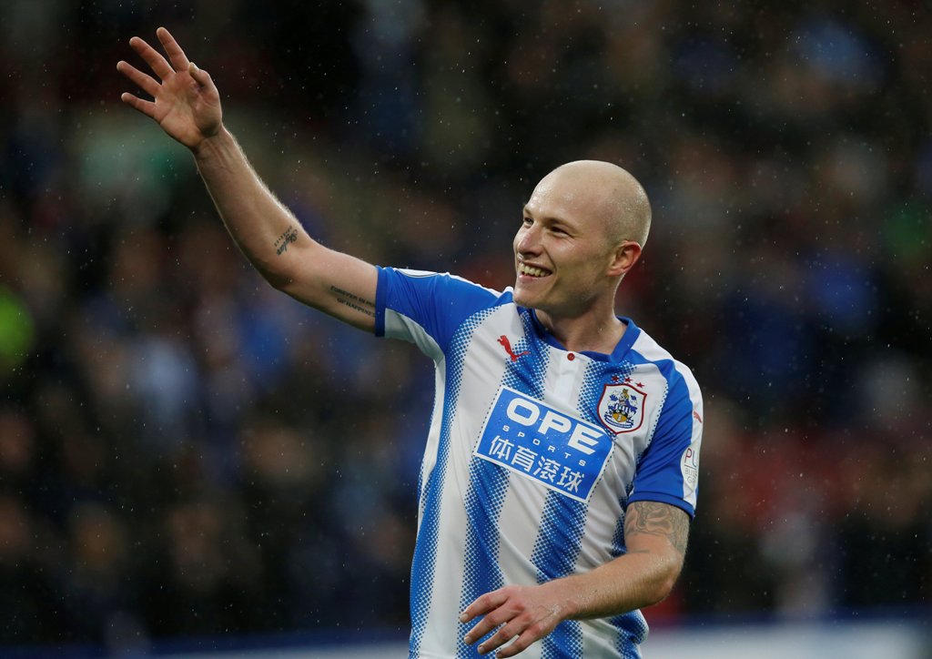 Huddersfield Town’s Aaron Mooy celebrates at the end of the match REUTERS/Andrew Yates 
