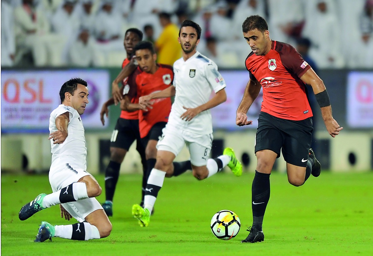 Al Sadd’s Xavi Fernandez (left) and Al Rayyan’s Abderrazaq Hamdallah vie for ball possession during the QNB Stars League (QSL) match at Al Sadd Stadium in Doha yesterday. Al Rayyan won 2-1. 
Pictures: Kammutty VP/The Peninsula