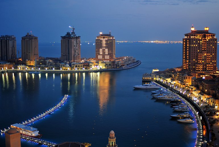 A view of Pearl Qatar at dusk (Steven Byles / Wikimedia Commons CC BY-SA 2.0)
