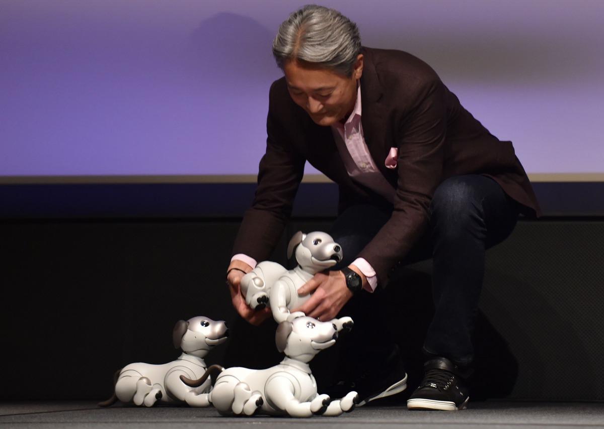 apan's Sony President and CEO Kazuo Hirai introduces the entertainment robot 