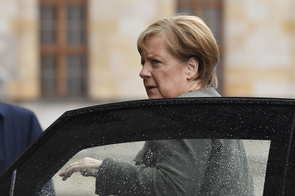 German Chancellor and leader of the Christian Democratic Union (CDU) party, Angela Merkel arrives for exploratory talks with members of possible coalition parties to form a new government on November 2, 2017 in Berlin. / AFP / John MACDOUGALL