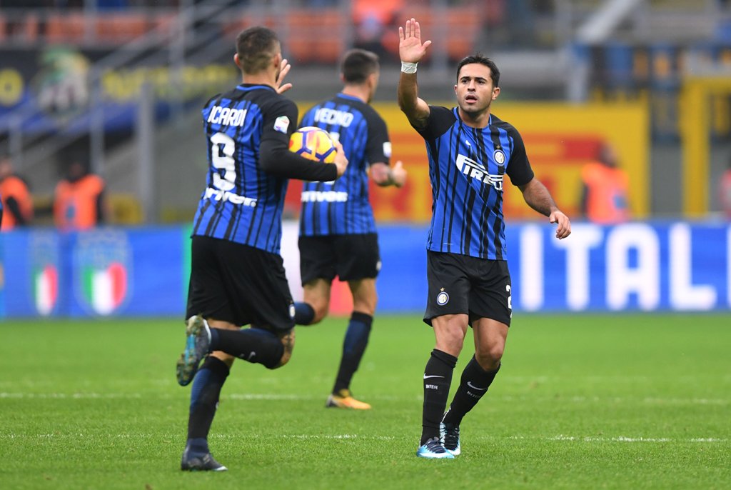 Inter Milan's Eder celebrates with Mauro Icardi scoring their first goal REUTERS/Alberto Lingria
