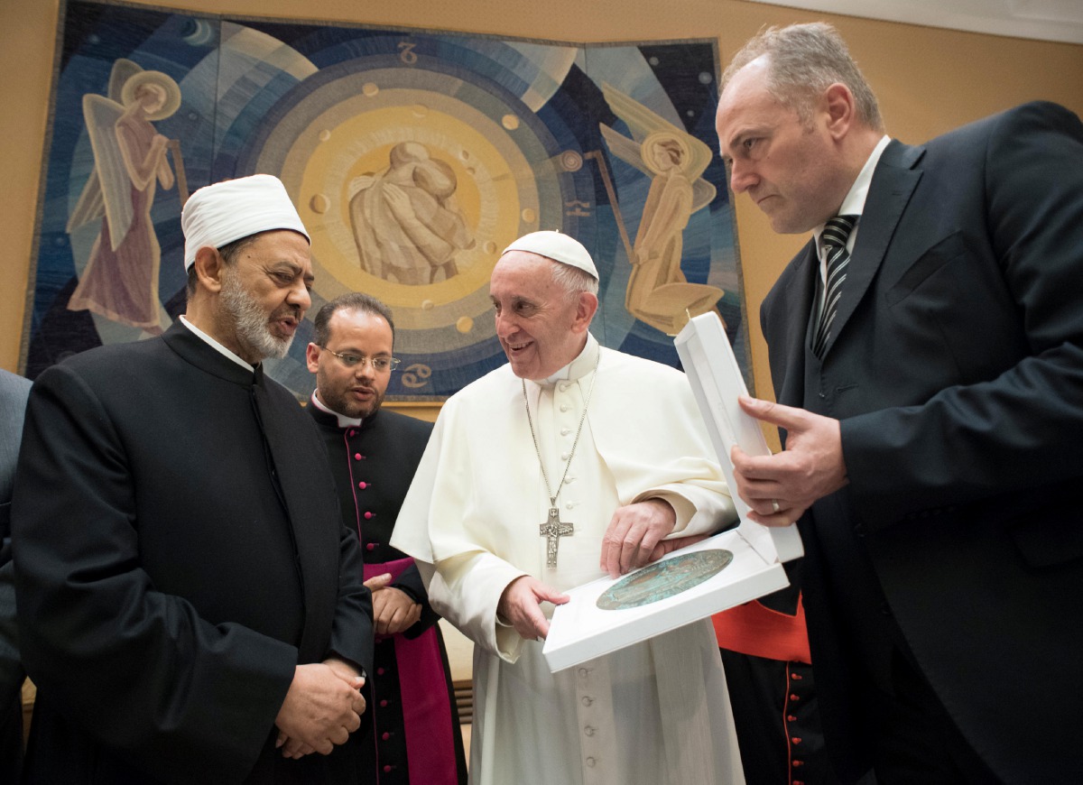 Pope Francis exchanges gifts with Grand Imam of al-Azhar Ahmed al-Tayeb during a private audience at the Vatican November 7, 2017. Osservatore Romano/ Reuters 