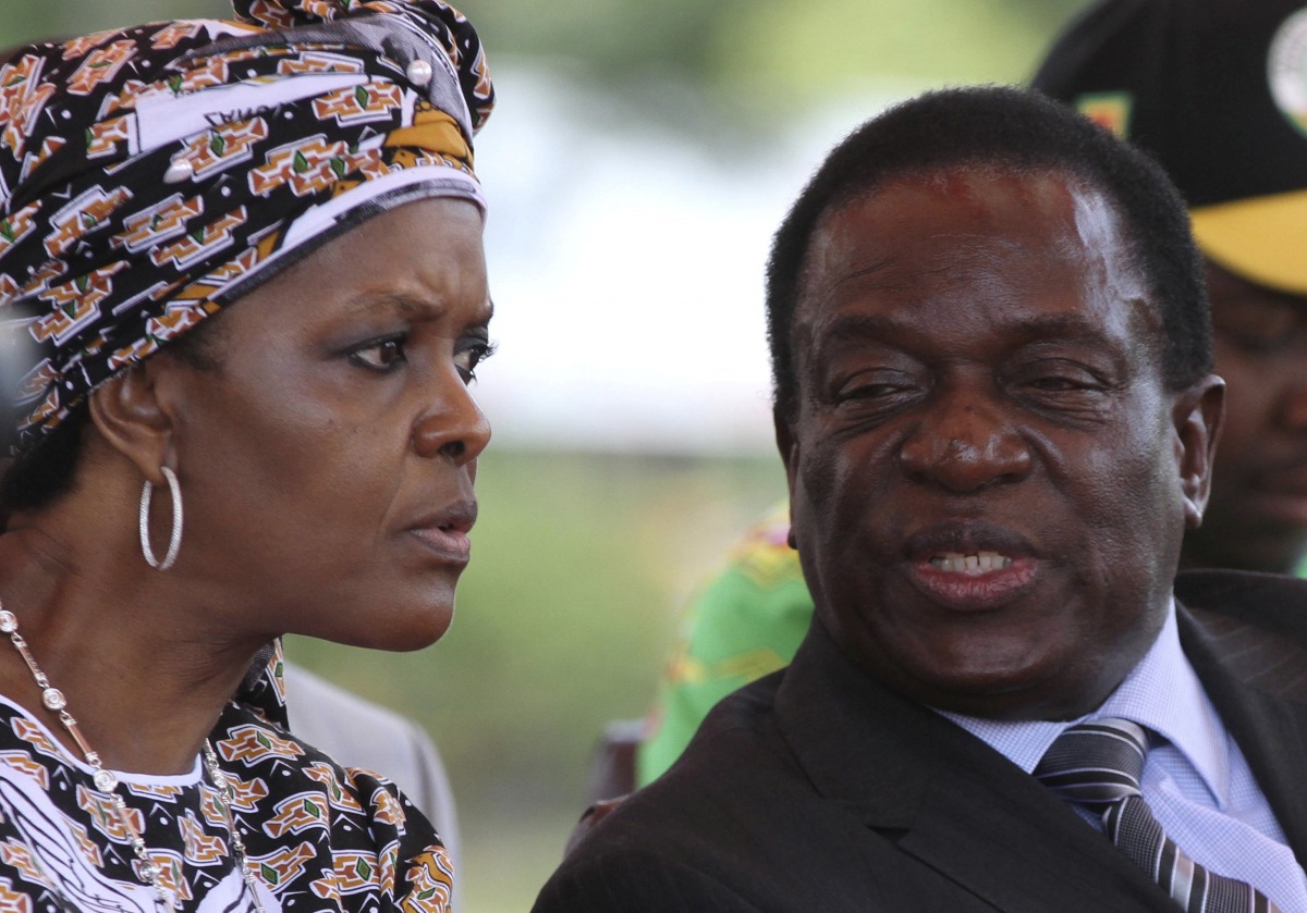 Grace Mubage and Emmerson Mnangagwa attend a gathering of the ZANU-PF party Politburo in the capital Harare, Zimbabwe, February 10, 2016 (Reuters / Philimon Bulawayo) 