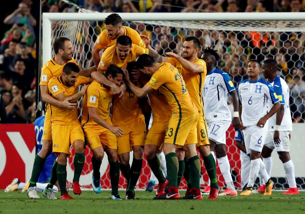 Australia’s Mile Jedinak celebrates scoring a goal with team mates REUTERS/Steve Christo
