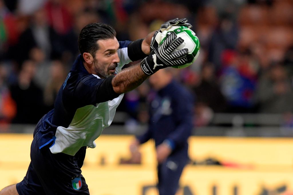 Italy's goalkeeper Gianluigi Buffon warms up prior the FIFA World Cup 2018 qualification football match between Italy and Sweden, on November 13, 2017 at the San Siro stadium in Milan. / AFP / Miguel MEDINA
